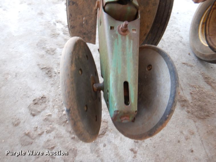 image for item DL4743 John Deere 7000  planter