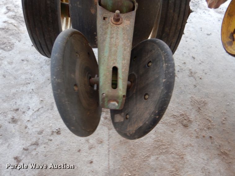 image for item DL4743 John Deere 7000  planter