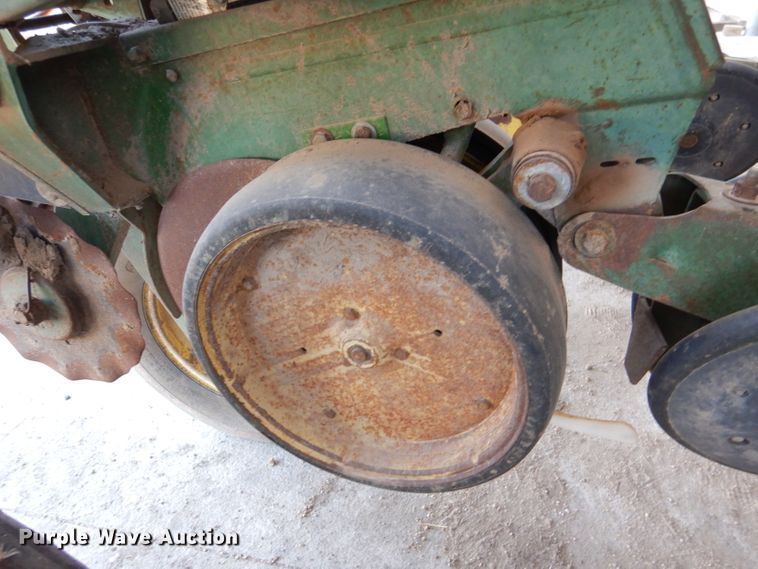 image for item DL4743 John Deere 7000  planter
