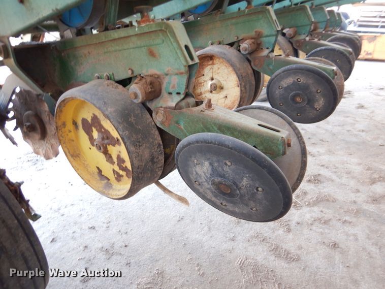 image for item DL4743 John Deere 7000  planter