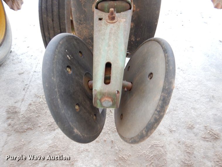 image for item DL4743 John Deere 7000  planter