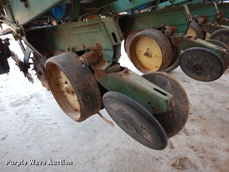 image for item DL4743 John Deere 7000  planter