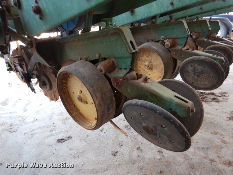 image for item DL4743 John Deere 7000  planter
