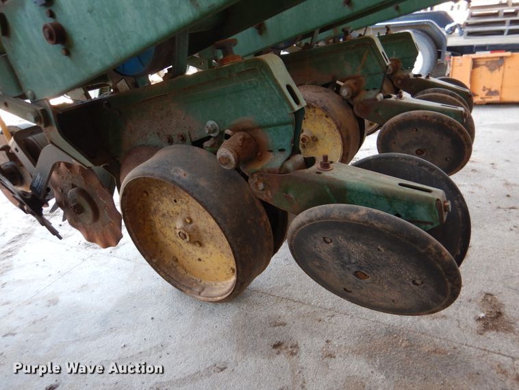 image for item DL4743 John Deere 7000  planter