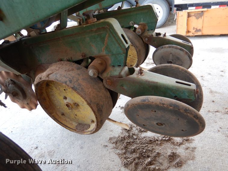 image for item DL4743 John Deere 7000  planter