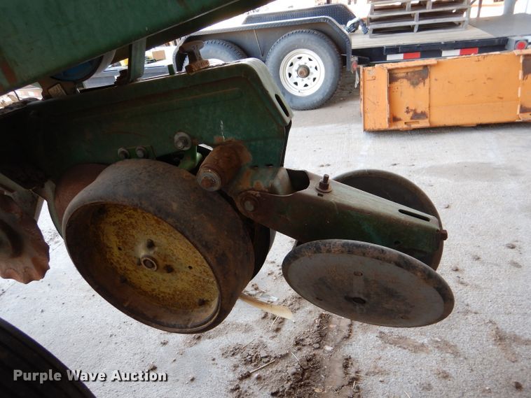 image for item DL4743 John Deere 7000  planter