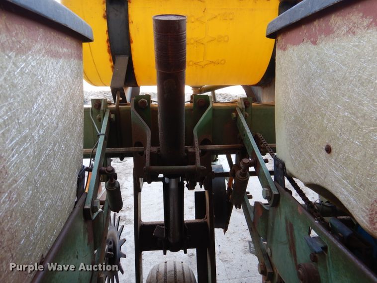 image for item DL4743 John Deere 7000  planter