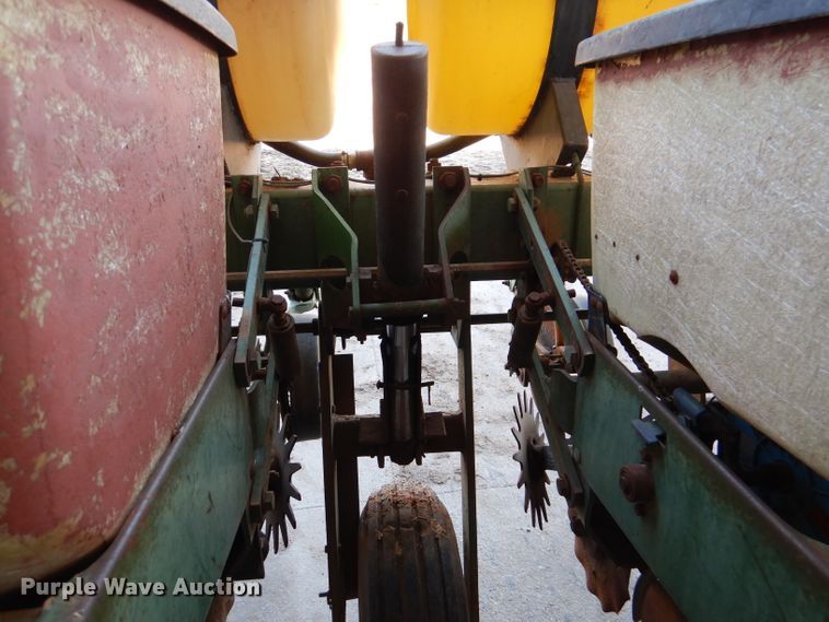 image for item DL4743 John Deere 7000  planter