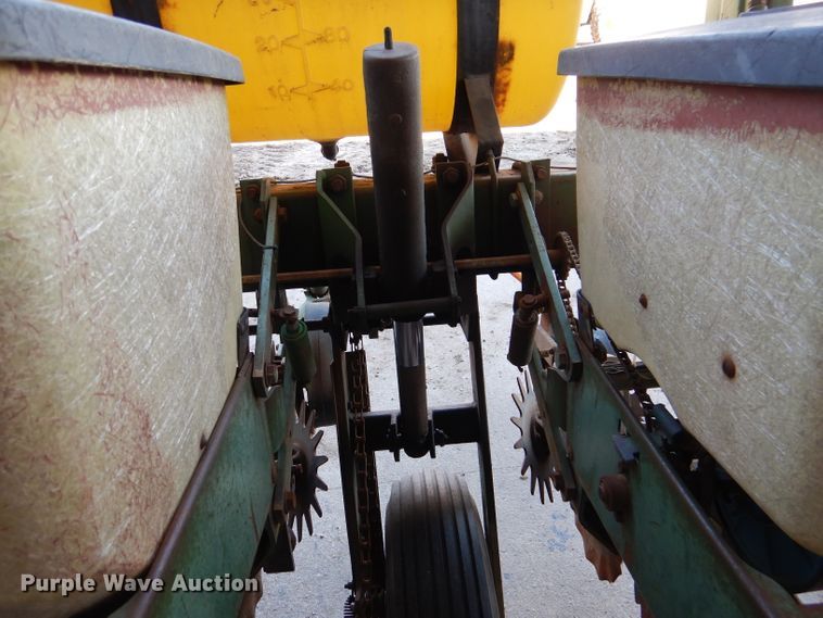 image for item DL4743 John Deere 7000  planter