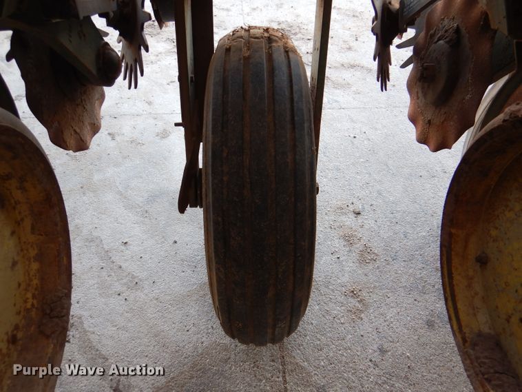 image for item DL4743 John Deere 7000  planter