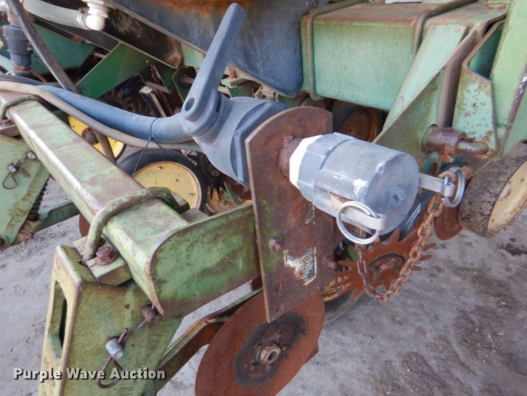 image for item DL4743 John Deere 7000  planter