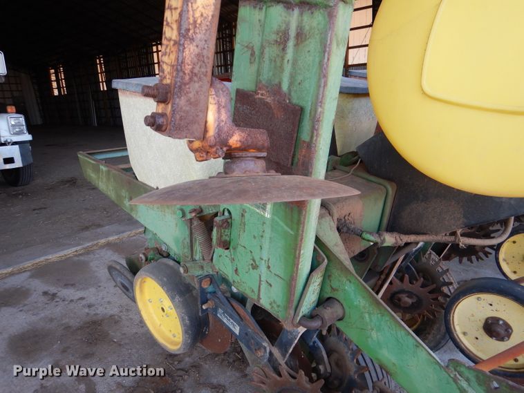 image for item DL4743 John Deere 7000  planter