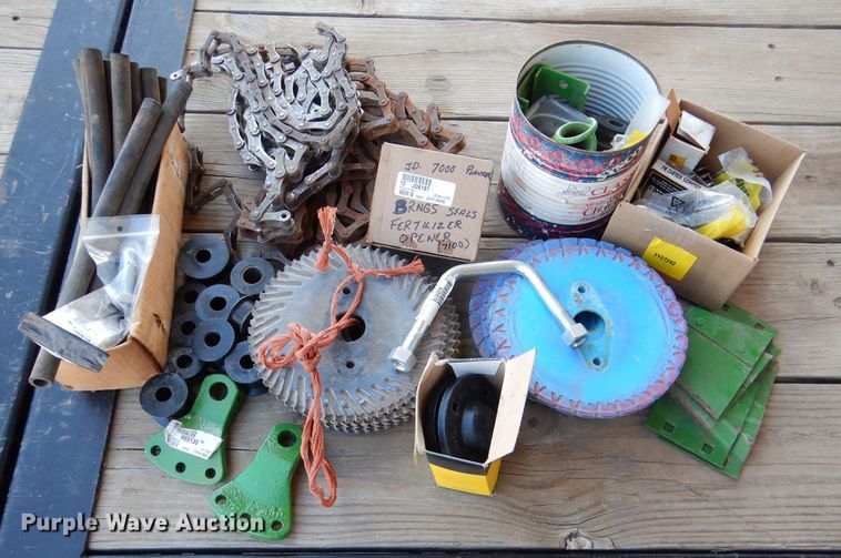 image for item DL4743 John Deere 7000  planter