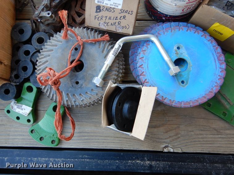 image for item DL4743 John Deere 7000  planter