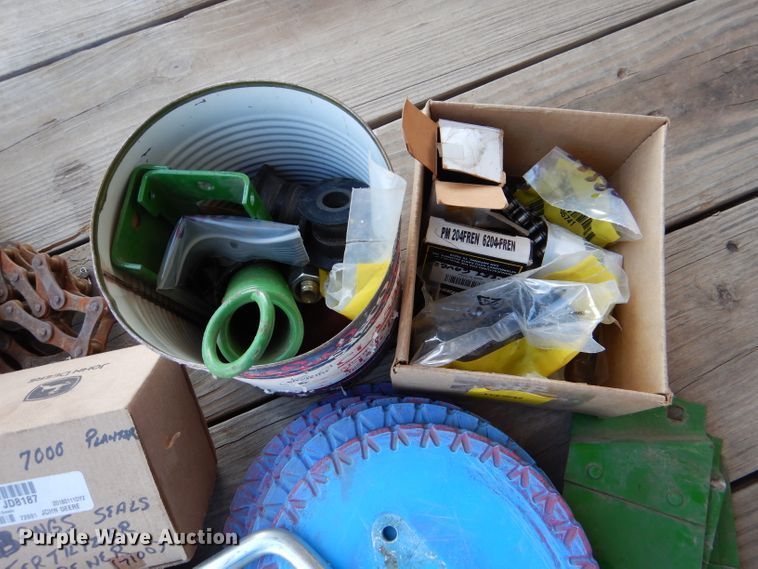 image for item DL4743 John Deere 7000  planter