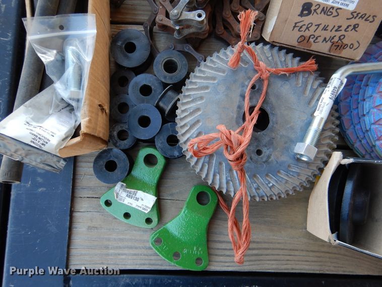 image for item DL4743 John Deere 7000  planter