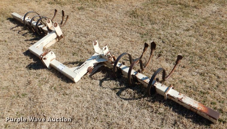 image for item DL4745 Track scratcher