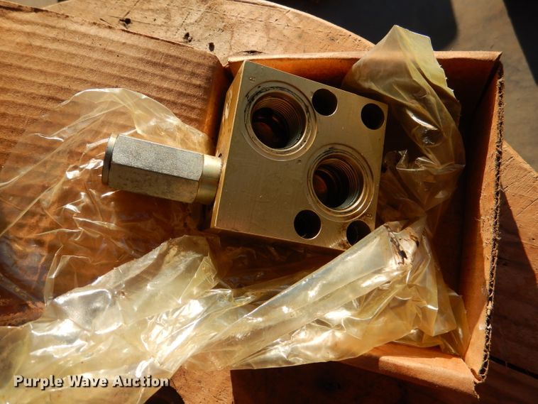 image for item DL4747 Case 1660/1680 parts