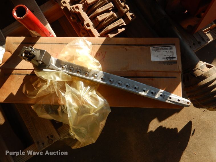 image for item DL4748 Case 1010 header parts