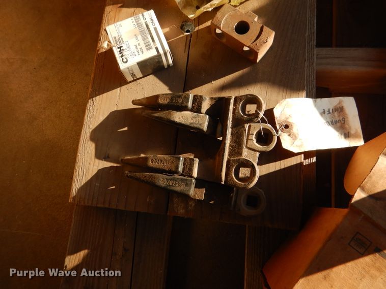 image for item DL4748 Case 1010 header parts