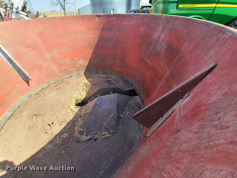 image for item DN6215 Sundance Tubmiller bale processor