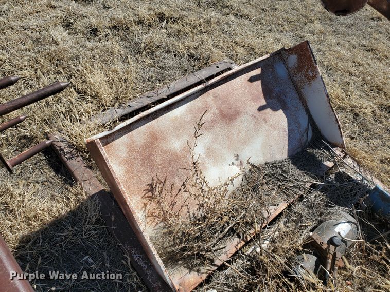 image for item EY9674 Bessler bale carrier