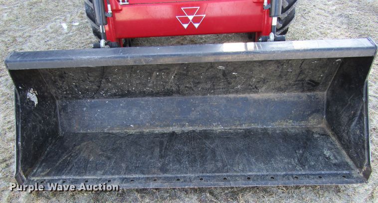 image for item GC9832 2012 Massey-Ferguson 2635  MFWD tractor