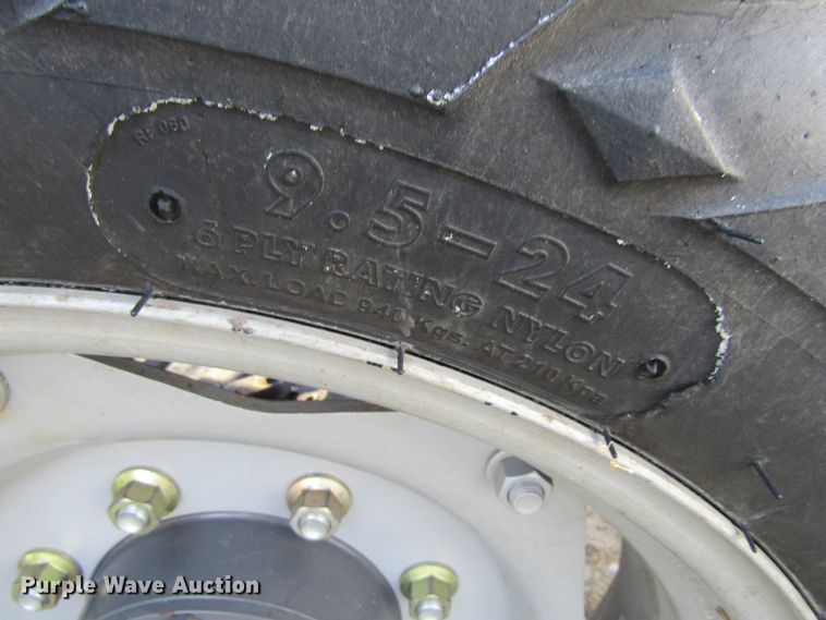 image for item GC9832 2012 Massey-Ferguson 2635  MFWD tractor