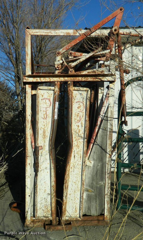 image for item GE9978 Filson livestock squeeze chute