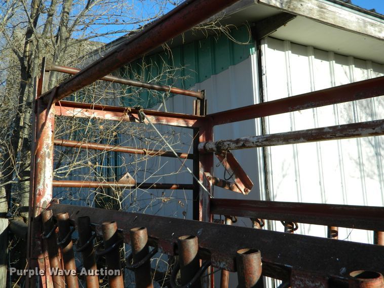 image for item GE9978 Filson livestock squeeze chute