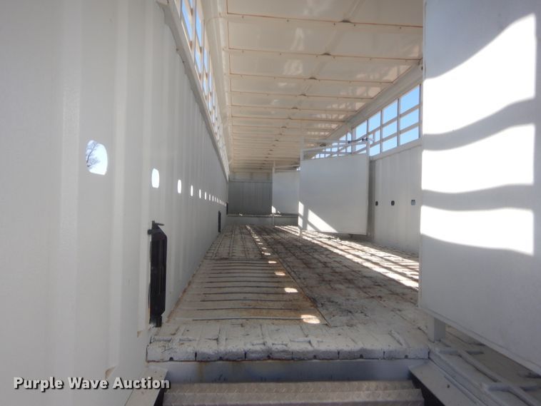 image for item HG9920 2005 Neville livestock trailer