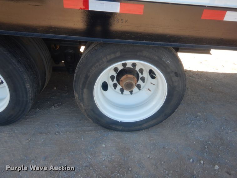 image for item HG9920 2005 Neville livestock trailer