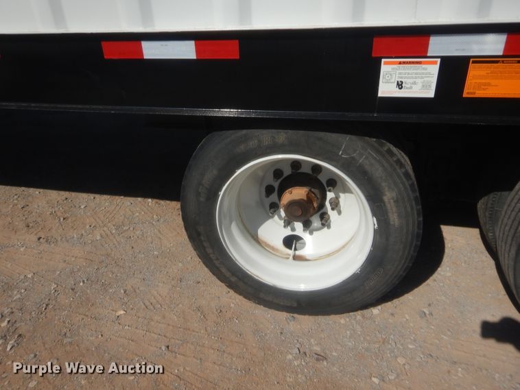 image for item HG9920 2005 Neville livestock trailer
