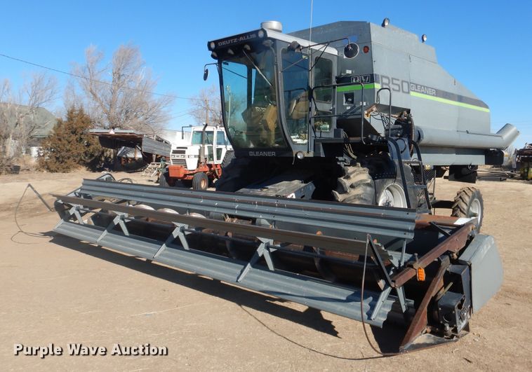 image for item HI9032 1988 Gleaner R50  combine
