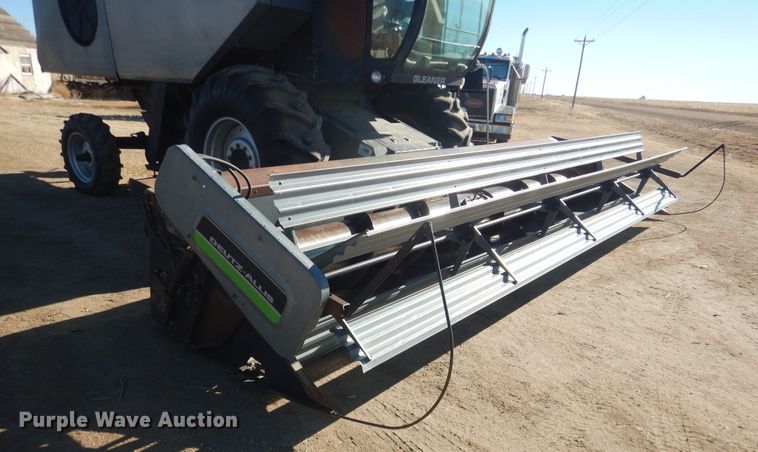 image for item HI9032 1988 Gleaner R50  combine