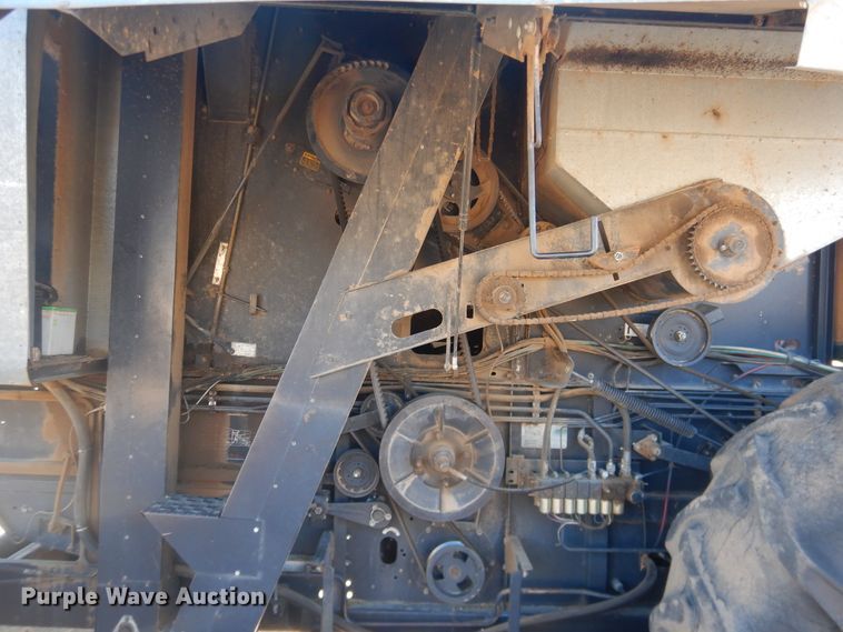 image for item HI9032 1988 Gleaner R50  combine