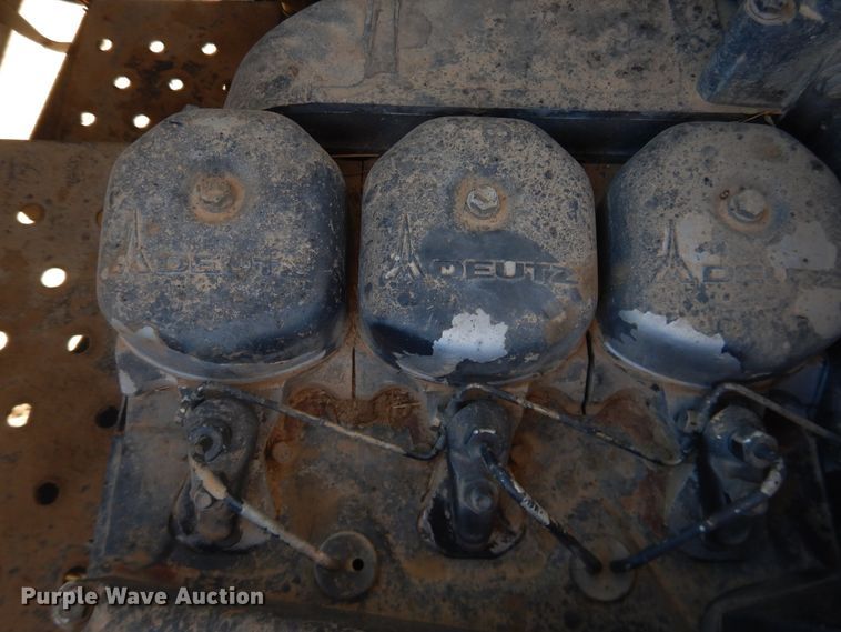 image for item HI9032 1988 Gleaner R50  combine