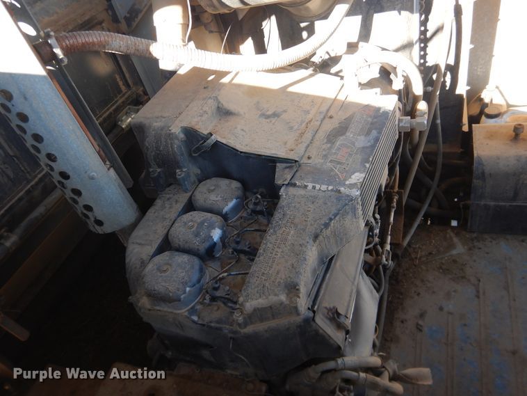 image for item HI9032 1988 Gleaner R50  combine