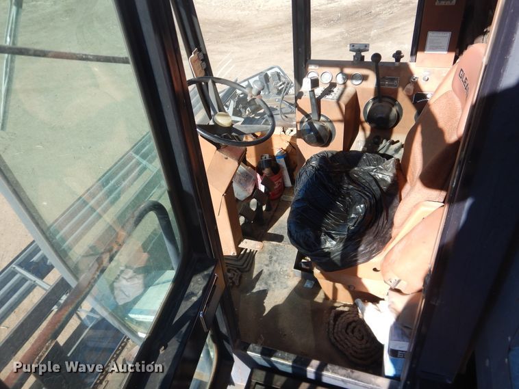 image for item HI9032 1988 Gleaner R50  combine