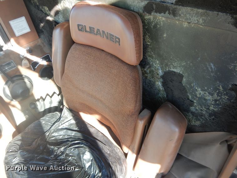 image for item HI9032 1988 Gleaner R50  combine