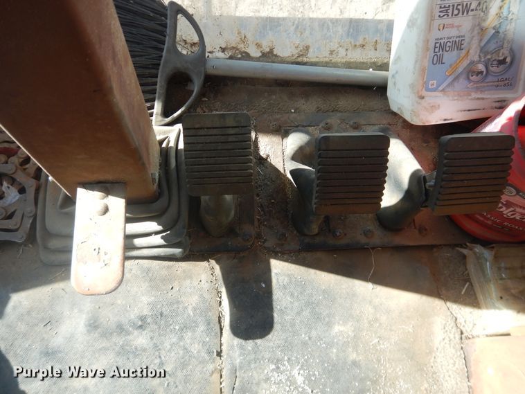 image for item HI9032 1988 Gleaner R50  combine