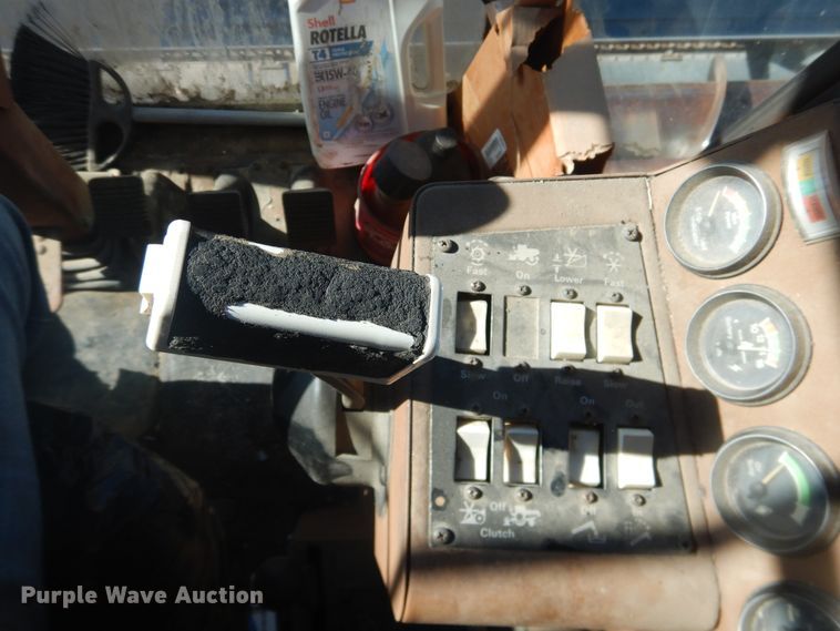 image for item HI9032 1988 Gleaner R50  combine