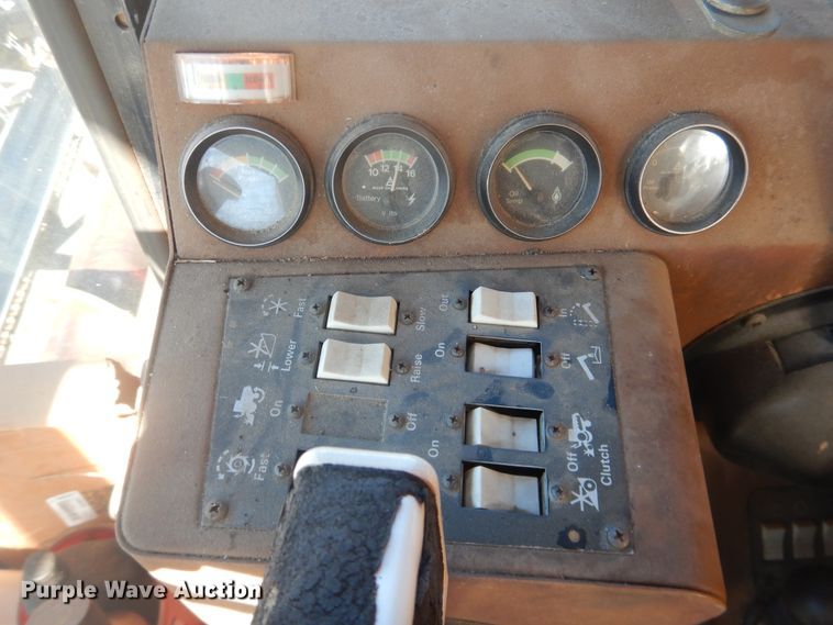 image for item HI9032 1988 Gleaner R50  combine