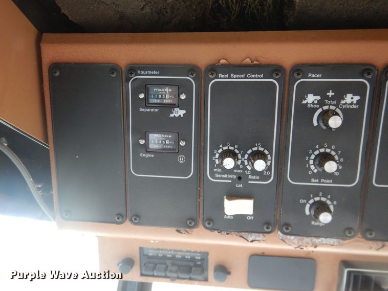 image for item HI9032 1988 Gleaner R50  combine