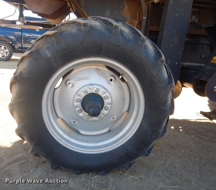 image for item HI9032 1988 Gleaner R50  combine