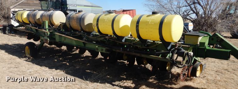 image for item HI9040 John Deere 7000  planter