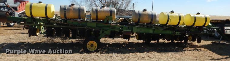 image for item HI9040 John Deere 7000  planter