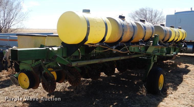 image for item HI9040 John Deere 7000  planter