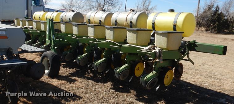 image for item HI9040 John Deere 7000  planter
