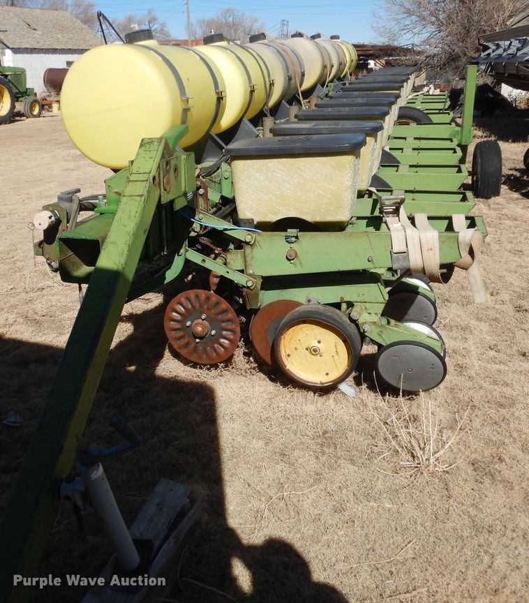 image for item HI9040 John Deere 7000  planter